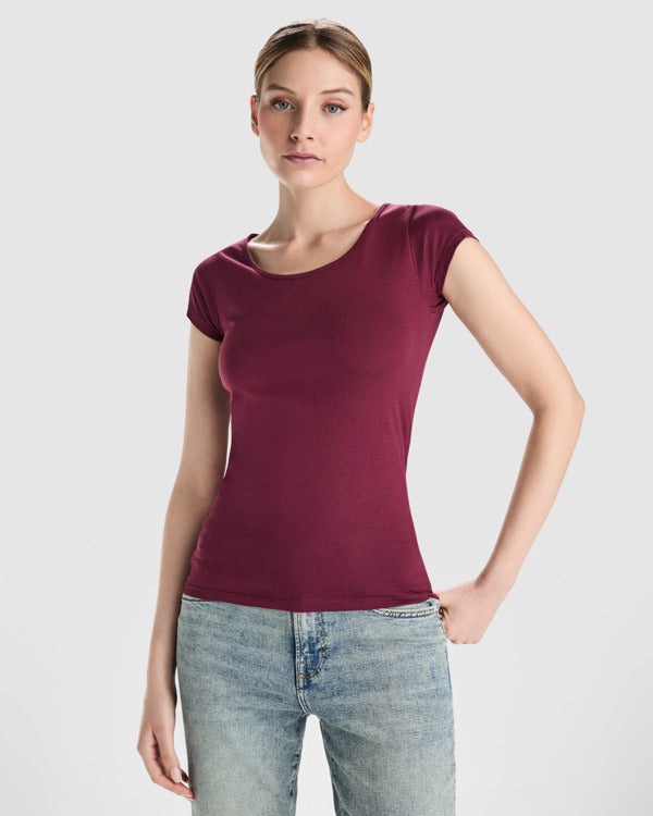 Tricou GUADALUPE rosu pruna - pe model