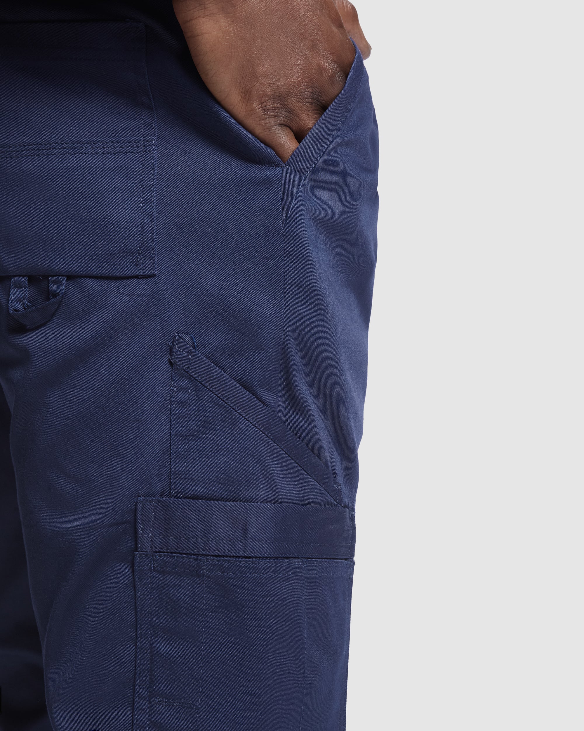 Pantaloni lungi cu intarituri la genunchi si buzunare laterale PROTECT