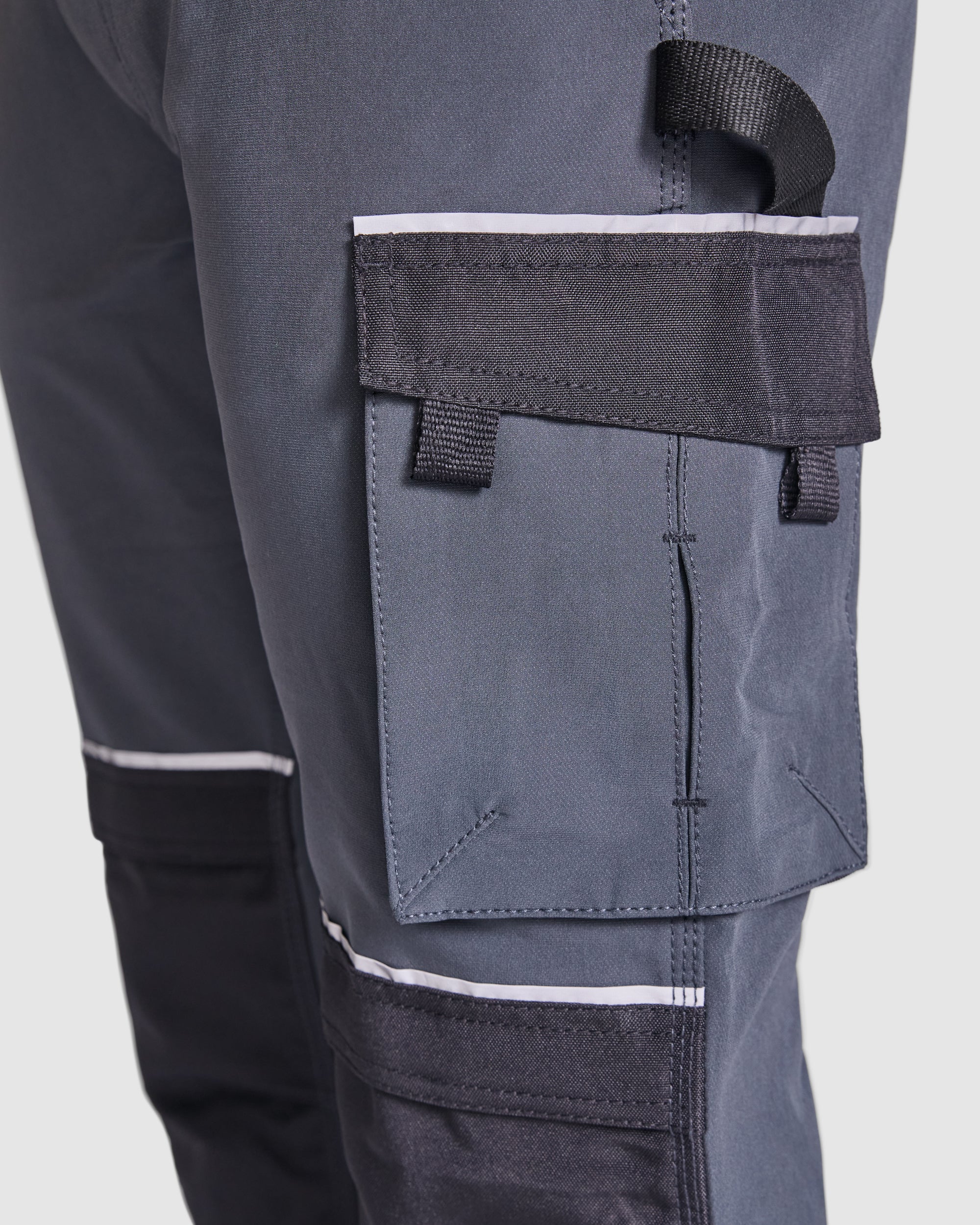 Pantaloni lungi cu protectie la genunghi si buzunare laterale WALL