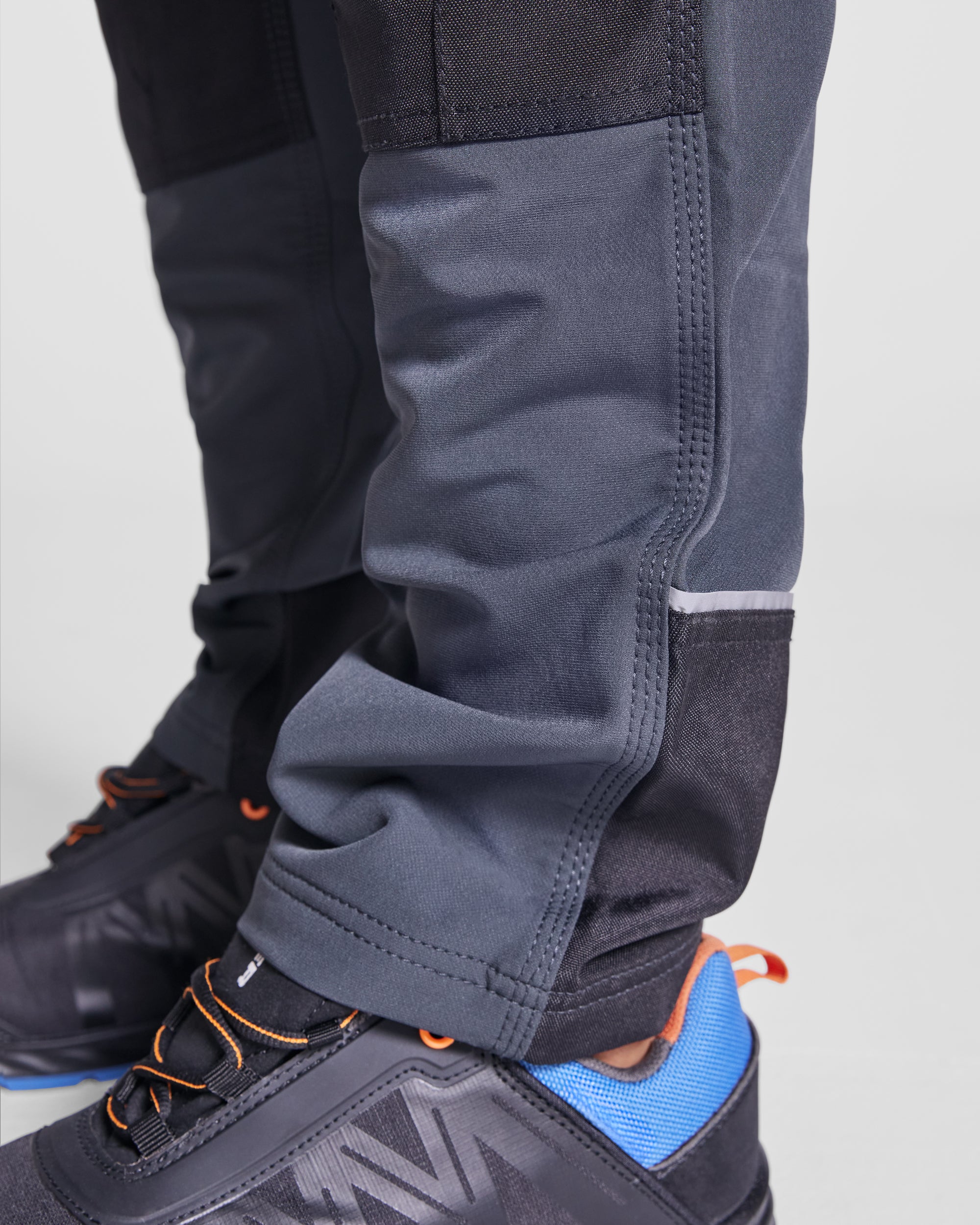 Pantaloni lungi cu protectie la genunghi si buzunare laterale WALL
